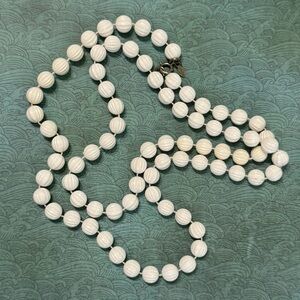 VINTAGE SARAH COVENTRY WHITE BEADED NECKLACE